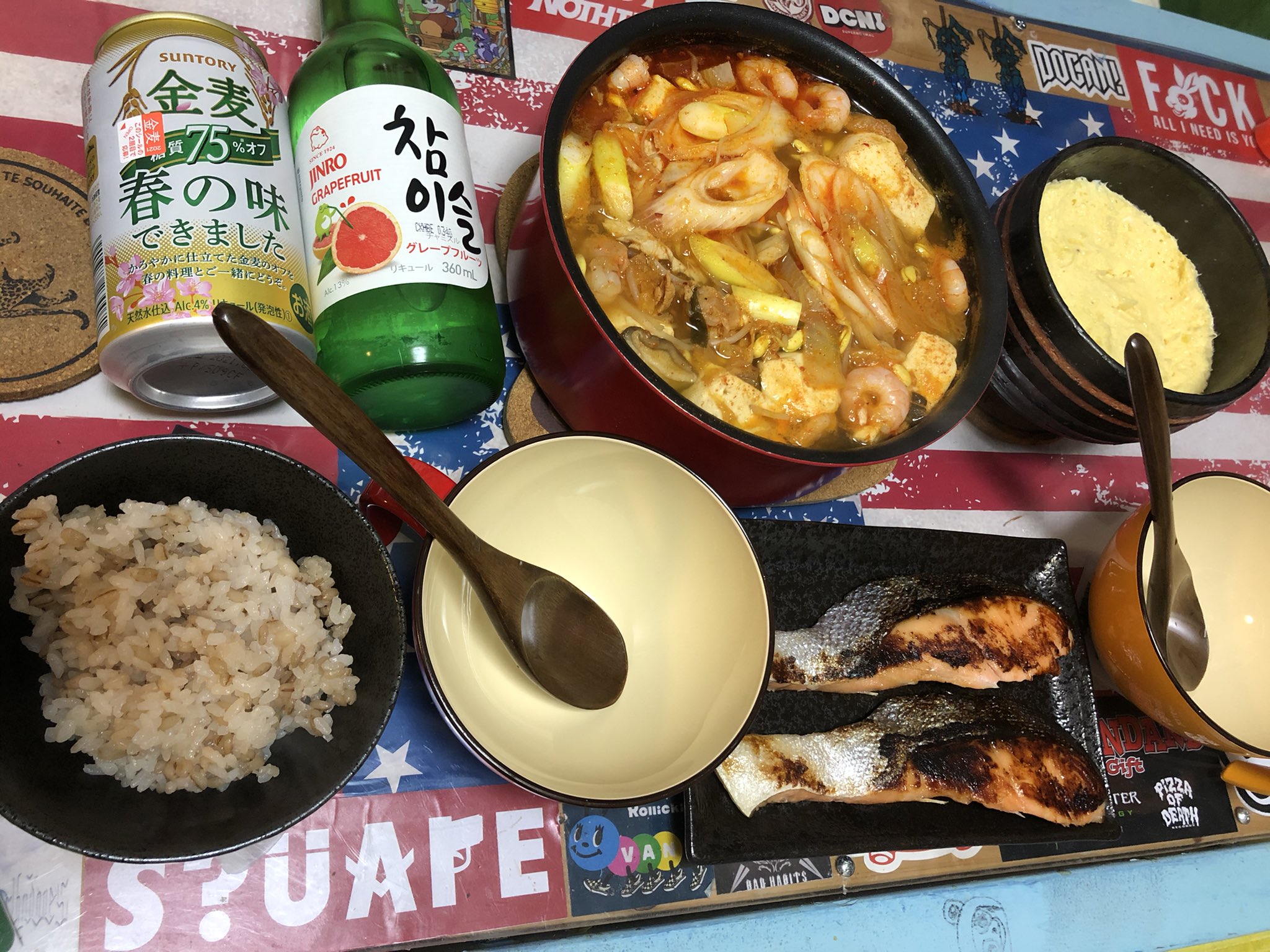 あきんこやーまん 最近蟹ちゃんのモッパンてのをyoutubeで観ていて そしたら無性韓国料理を食べたくなり 低 カロリーそうなキムチチゲとケランチムと白滝チャプチェを作った このマッコリ美味しい T Co Pzni23ourl Twitter
