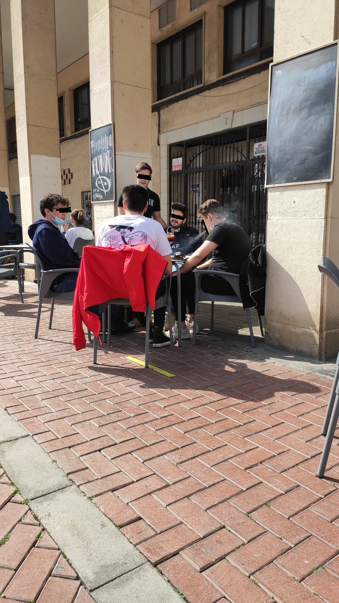 MajeMolla's tweet photo. Estoy enfadada, triste, indignada y derrotada

Vamos a volver al punto de partida y la culpa será nuestra!!! 

Hosteleros, si en vuestras terrazas no se cumplen las normas, llamad a la policía! 

La responsabilidad es de todos

Foto de hoy en el Cabanyal... https://t.co/AW2eemnH65