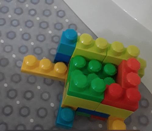 Norwood_EPSB's tweet photo. We are busy, busy builders! #FutureEngineers #BoatsThatFloat #WonderfulOnes #Gr4HoylesHeros #Q3Golden3s #legochallenge #STEM #EPSB https://t.co/cLgPOjvX2I
