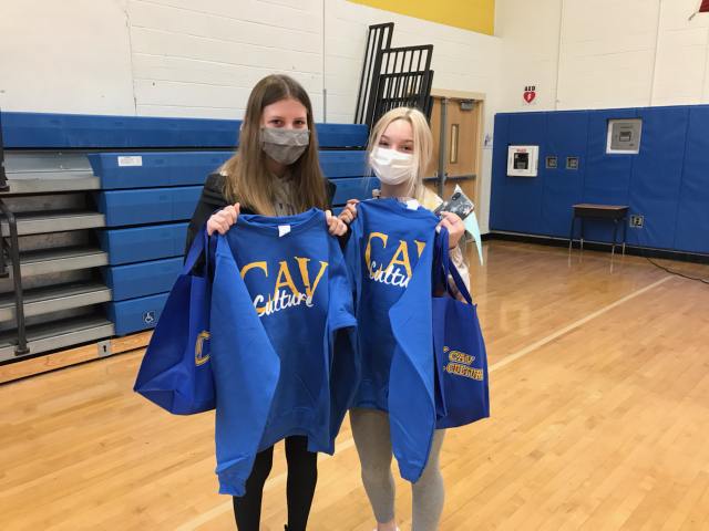 Congrats to our Freshmen who won some <a href="/CultureCav/">CavCulture</a> swag today! 
💙💛💙💛
