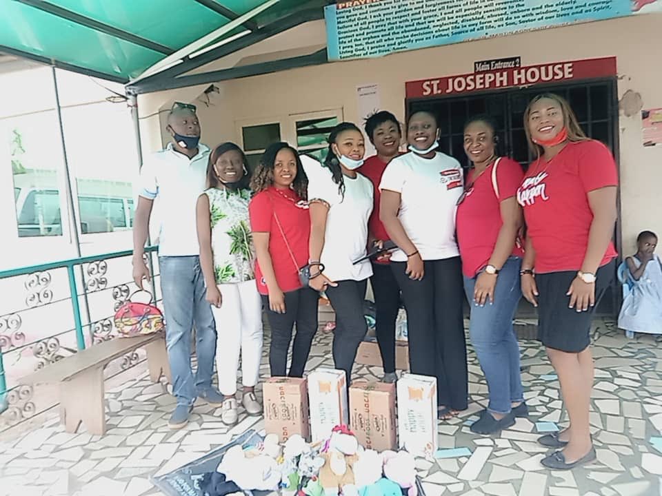 toestoday's tweet photo. TOES Enugu February outreach was carried out on 13th Feb, with the aim of showing love to the kids by providing them with toys and hanging out with them.

It was indeed a memorable day as the kids started jumping up and down at the sight of the toys and juice provided for them. https://t.co/9ViF9NKP4P