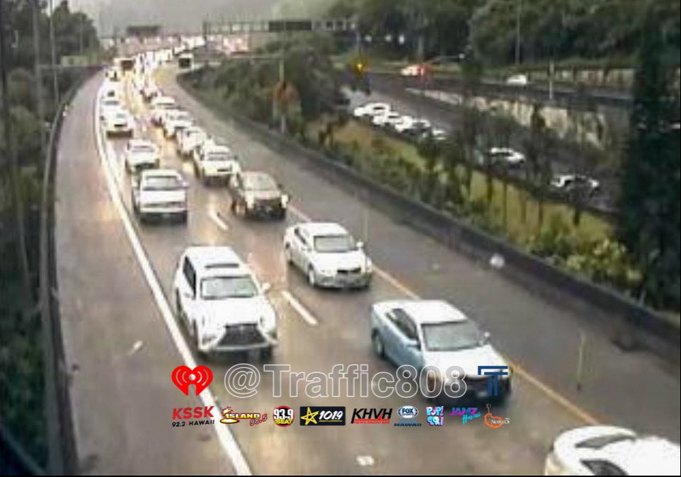 H-3 KANEOHE:
Overturned vehicle inside the Harano Tunnel.
Drive with caution!
Wet road conditions this morning as well.
#hitraffic