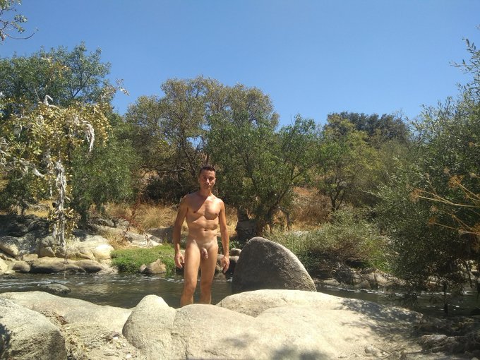 Alex, a young man posing nude in a public park https://t.co/WCasbqfCv9 https://t.co/4PlSf9m403