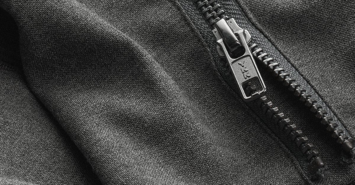 GritMoves's tweet photo. The EDGE BLAZER - More than just a blazer; it’s a technical power garment that will keep you amp’d with style watts and dialed-in for random weather and events on the go. This blazer provides heightened water repellence, moisture absorption, and quick dry features. #gritmoves https://t.co/Us08B5sj1w
