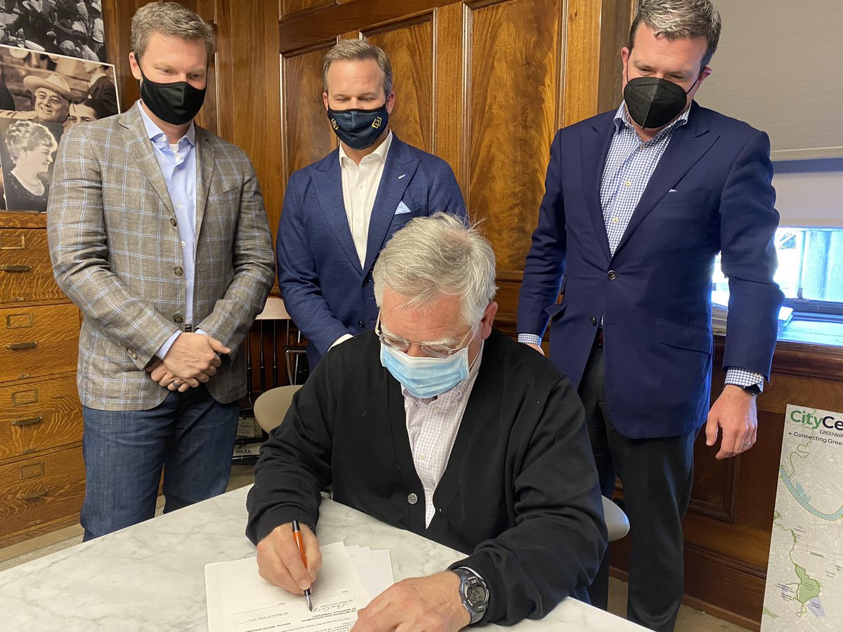 JohnCooper4Nash's tweet photo. I’ve signed a letter of intent with @BMSupdates to renovate @FGSpeedway and bring @NASCAR back to Nashville. The business terms of this LOI protect Nashville, with multiple revenue streams to make this a financial success. We will put this landmark back on the national stage. https://t.co/Dn1yXB9nFM