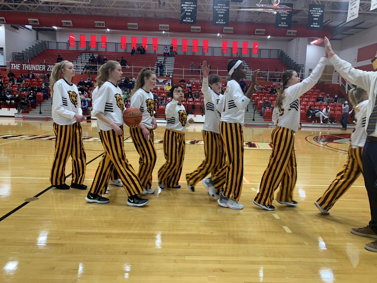 WyoVarsity's tweet photo. No question the award for the best warmups goes to the Rocky Mountain girls. https://t.co/1ICVBz4uRI