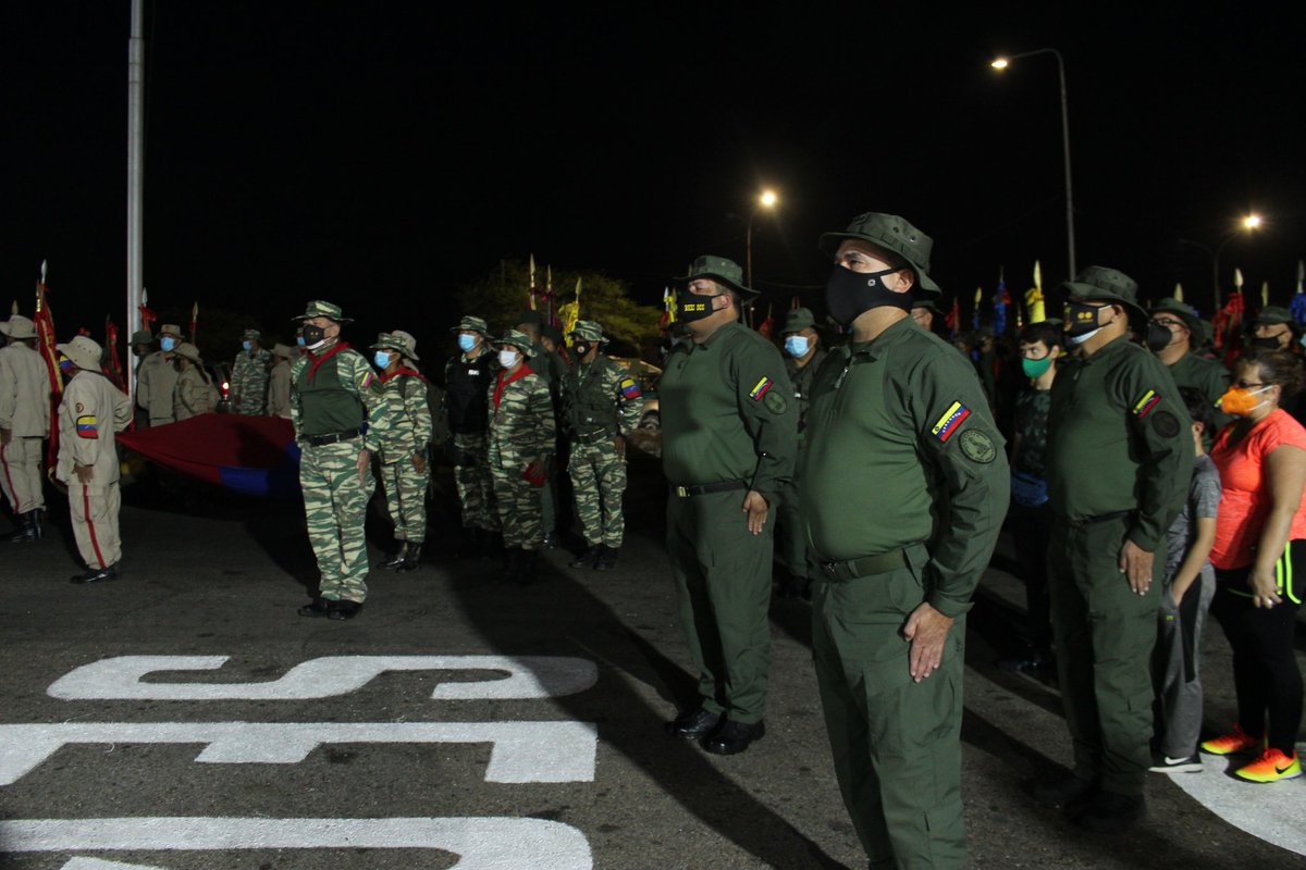 DirwingsSF's tweet photo. Junto a nuestra unión Cívico-Militar y Policial, cruzamos el coloso Puente General Rafael Urdaneta en una caminata para conmemorar la siembra del Comandante Hugo Chávez.
-
#ChavezAhoraYSiempre
@PartidoPSUV https://t.co/SIa9Fj4hqq