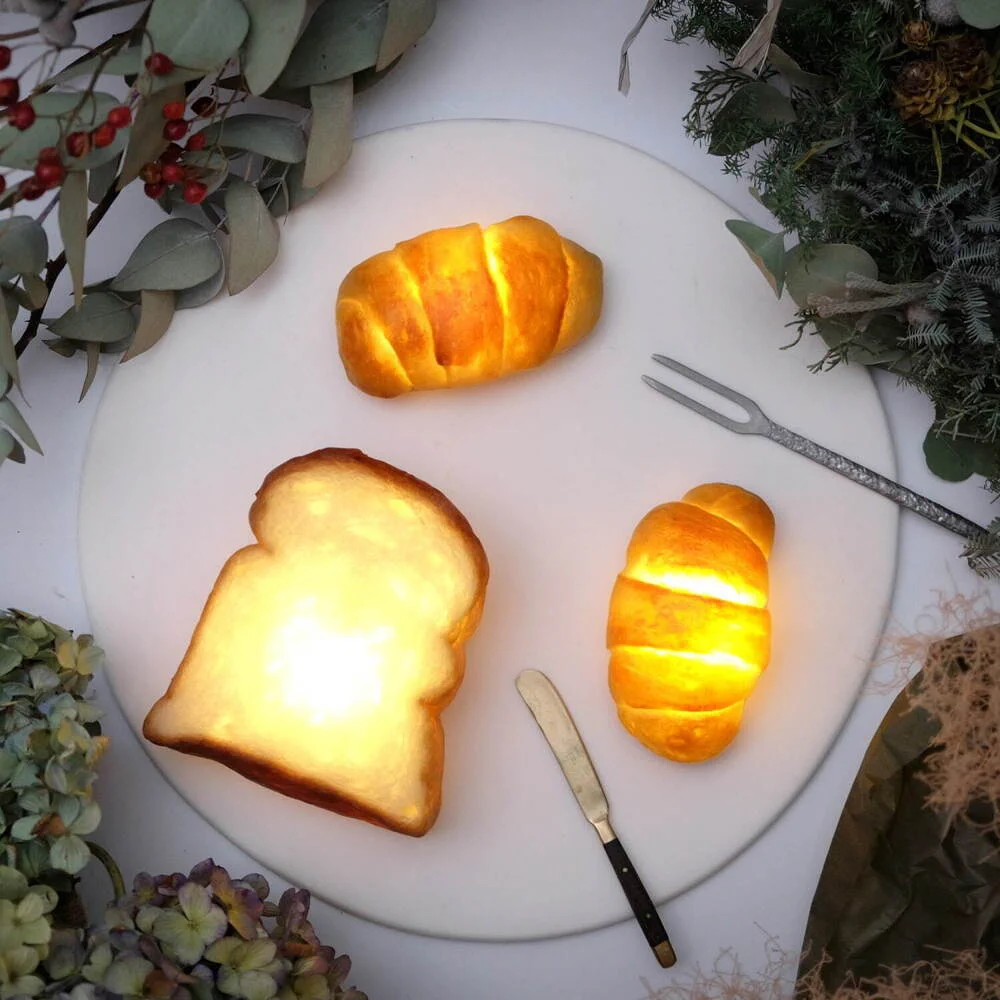 【パンプシェード】本物のパンでできたライトが素敵！食パンとロールパンの新作も登場で、部屋が明るくなる！！