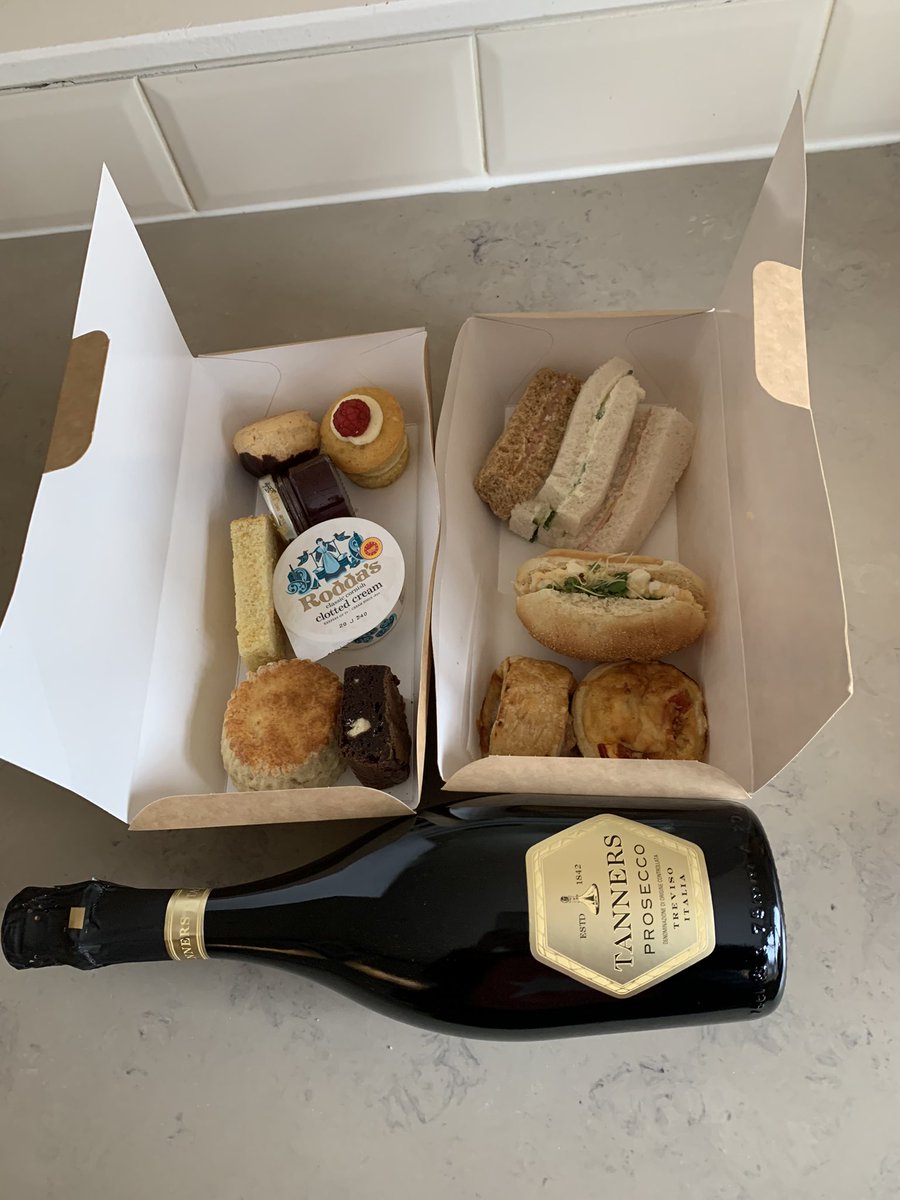Fizz and cake on a Friday! Is there a better way to celebrate our amazing team 😊 looking forward to our catch up with everyone later for our Afternoon Tea 🧁🍾🥳 huge thanks to <a href="/OakAppleCaterer/">Oak Apple Catering</a> and <a href="/TannersWines/">Tanners Wines</a> #bestcrockeryattheready