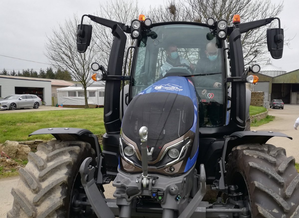 Le <a href="/Co_Farming/">#CoFarming</a> Tour prend de la hauteur en haut du phare de <a href="/RiouDavid3/">David Riou</a> éleveur de 🐷à Plouvorn avec @agriculteuraujo <a href="/Jbvervy/">Jean-Baptiste Vervy</a> <a href="/LoicHenaff/">≡ Loïc Hénaff🤿</a>
RDV demain matin sur le port de Vannes avec <a href="/agriculteursBzh/">AgriculteursBretagne</a>