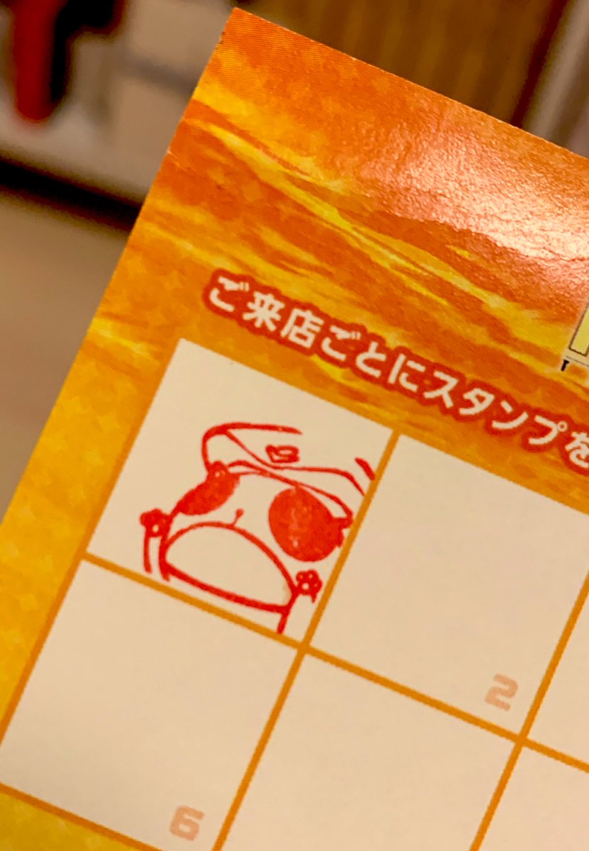 伊東 葉子 そして Ariaカフェ のスタンプカードのスタンプとスタッフさんのtシャツ こちら 特別に本編作業時に伊東のチェックスタンプとして使用していたイラストと同一のものを使っていただいています 本編に引き続き カフェのチェック スタンプ