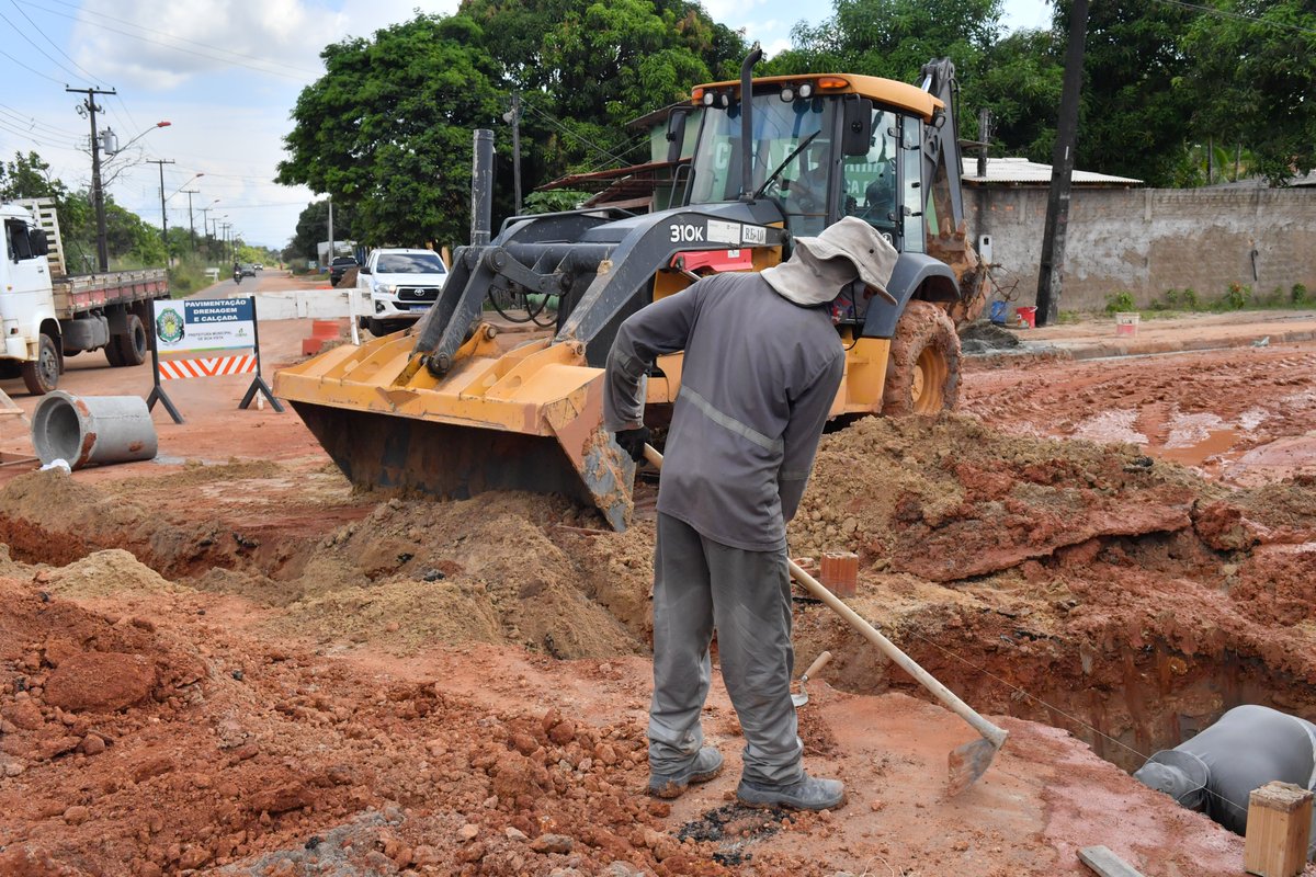 DefesaGovBr's tweet image. O #ProgramaCalhaNorte é um dos projetos sociais subordinados ao Ministério da Defesa. Atualmente, as ações abrangem 442 municípios de 10 estados da federação, além de beneficiar 85% da população indígena brasileira.