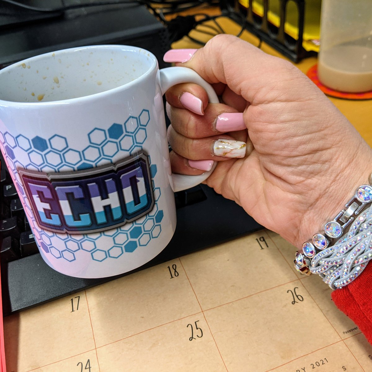 Aries_love417's tweet photo. The cuppa โ is just about kickin' in ๐๐ #echomerch #echogaming
Tastes sooo much better on a Friday๐
โด๏ธA simple request.. get through your day with sweet words and a kind heart xo ๐ #FridayFeeling https://t.co/HSkO28W1u7