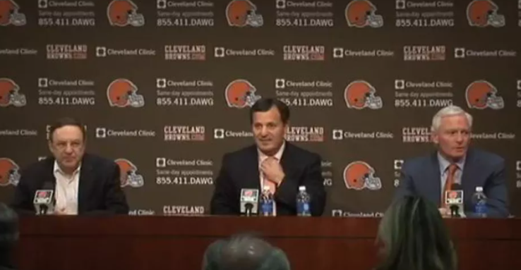 MrCleveland_216's tweet photo. March 5, 2013
#Browns hire Ray Farmer as Asst GM, name Mike Lombardi GM. Lombardi & CEO Joe Banner fired <1 yr later, Farmer made GM goes on to draft Justin Gilbert (traded up!) & Johnny Manziel in 1st rd,gets suspended. How good do Berry/Stefanski look in comparison! #DwayneBowe https://t.co/cD1APNRPOb