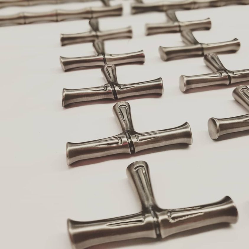 BrassartLtd's tweet photo. Anyone for a sneak peek at this set of Antique Nickel Bamboo cupboard handles.
#bamboocabinetry
#bamboohandle
#bamboodesign
#bamboodesignerproducts
#bambooproducts
#bamboostyle
#interiordesign 
#interiorstyling https://t.co/Fdqlp9dx9b