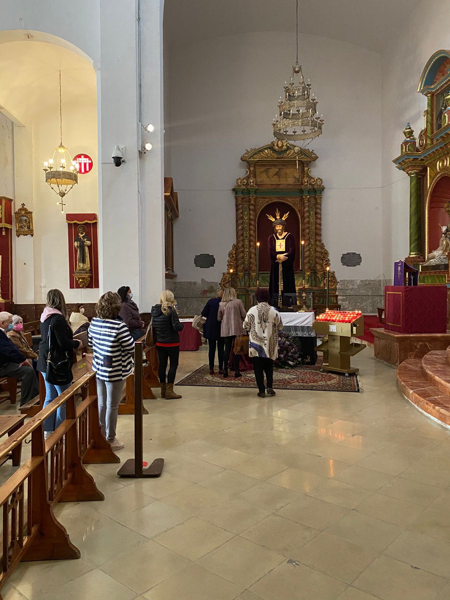 hdadsantacruzpg's tweet photo. Durante toda la mañana no ha cesado el "río" de fieles y devotos que ha acudido a visitar a Ntro. Padre Jesús de los Afligidos. 

(1/2) https://t.co/A1Rxba8eAt