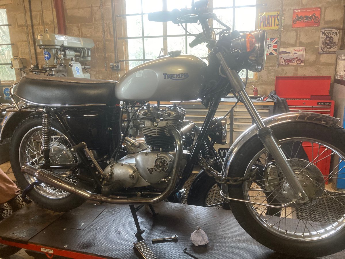 SbSteveb160's tweet image. After much deliberation over low oil pressure on my 1974 triumph tiger 750 I think I’m going to have to strip it down and probably get the crank reground.