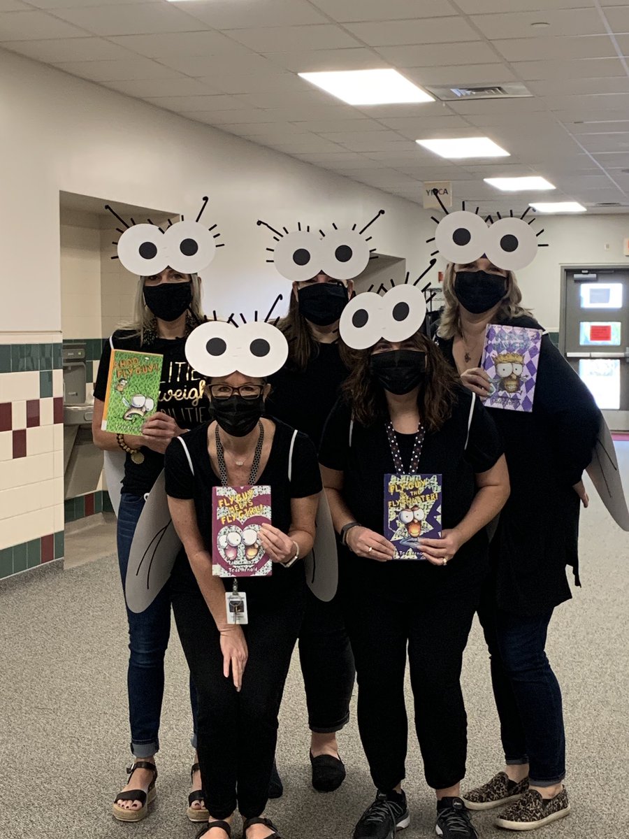 DebSimmonsLISD's tweet photo. Celebrating Reading Across America @JimPlain 
with the Fly Guys!  @BoilergradinTX 
@DeShazoKristy 
#jpepride https://t.co/aGNmHY57Zc
