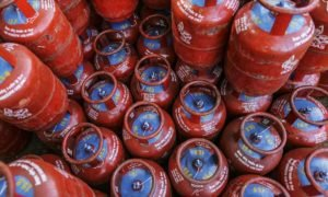 GovtYojanas's tweet photo. LPG Gas Cylinder New Prices March 2021 – Subsidy / Non-Subsidy Rates
#India #LPGPriceHike #LPG #LPGcylinder 
https://t.co/YMH5b37WhI https://t.co/GbQNIVpMJr