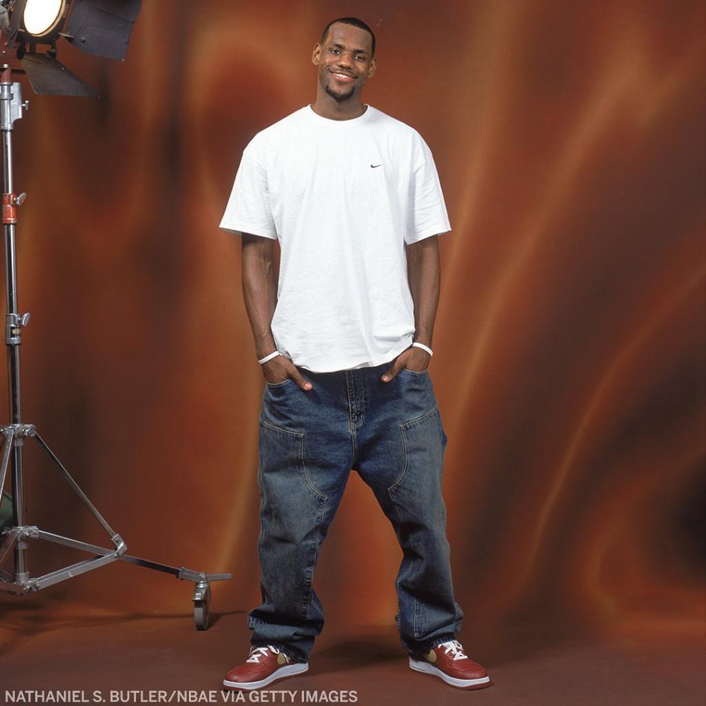 espn's tweet photo. Portraits from the 2005 #NBAAllStar Game are amazing to look back at 😂 

(h/t @NifMuhammad) https://t.co/DQgxazPs6D