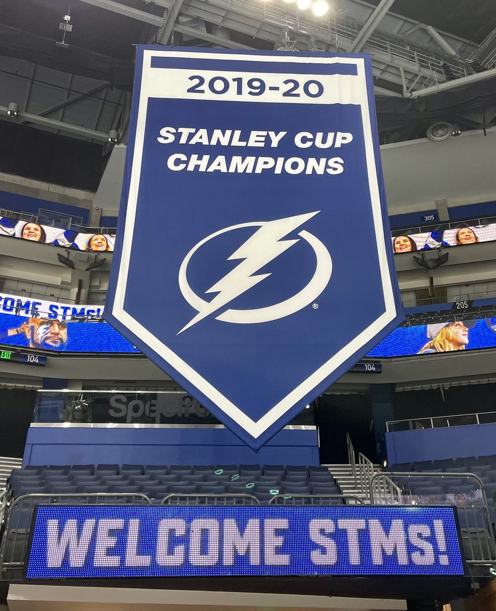 TPelleymounter's tweet photo. It’s a great day to host our ⚡️STMs for a photo with the Championship Banner!! 👀🏆👏🏻 #GoBolts https://t.co/n5cWyiSF2F