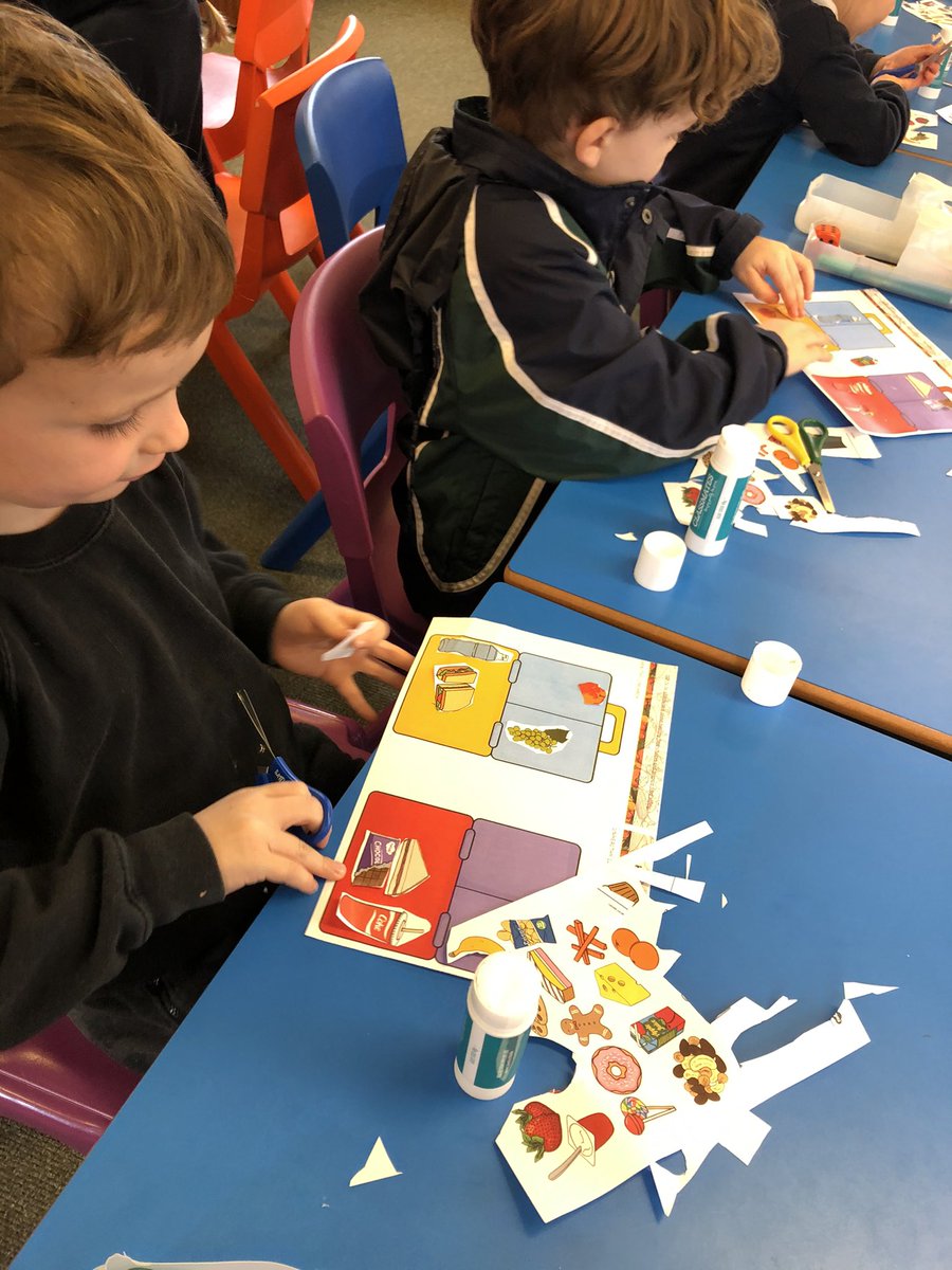 SibfordJS's tweet photo. Prompting lots of discussion for healthy and unhealthy food choices for #SibfordYear1and2 this afternoon. #science #makingtherightchoices #healthylifestyle #health #5aday #BeYouBeSibford #foodtofork https://t.co/fvCxzwHrwP