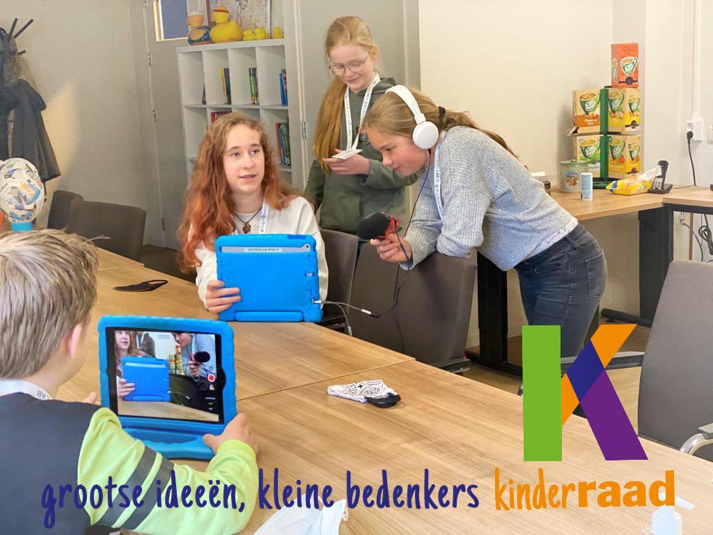 Prodas21's tweet photo. De kinderraad en het kinderpersbureau van basisschool Voordeldonk gaan aan de slag voor de gemeente Asten. De vraag: Wat heeft de gemeente Asten nodig voor de toekomst? @Gemeente_Asten @ProdasAsten #dejeugdheeftdetoekomst #ontdeklab https://t.co/h4PDr0bn9h