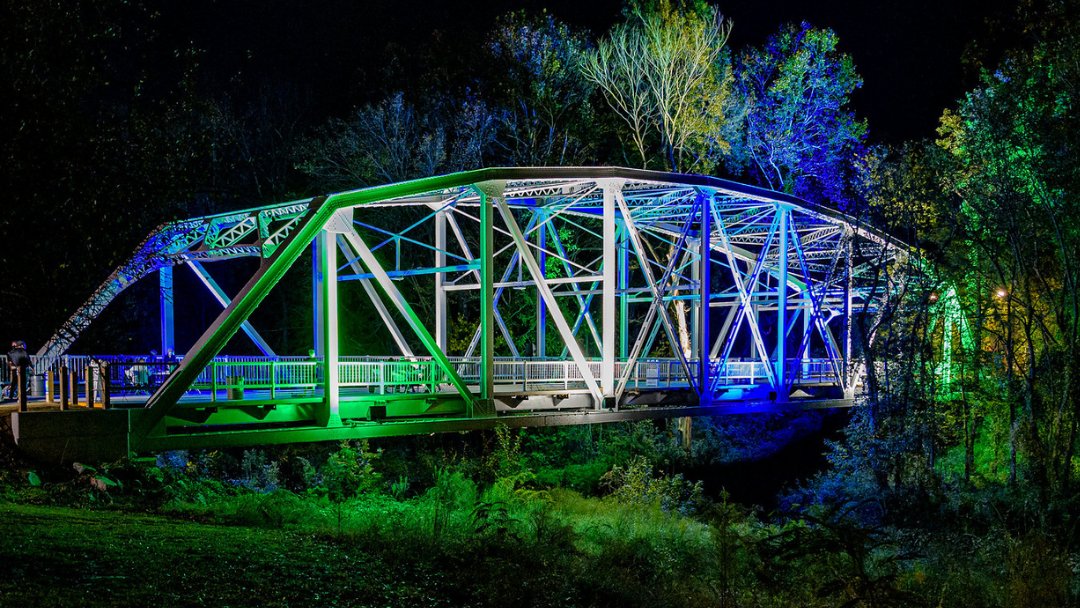 GreenvilleNC's tweet photo. Happy Employee Appreciation Day!💚

In honor of #EmployeeAppreciationDay, the City will be lighting up the Town Common Pedestrian Bridge on Friday, Saturday, &amp; Sunday nights.

Go enjoy a beautiful night out on the #TownCommon ✨ https://t.co/2yHvU4Lge4