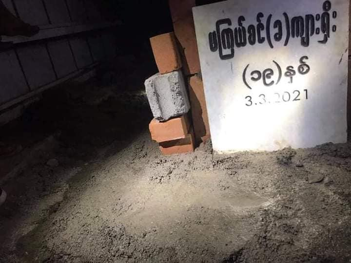 MilkTeaMM_MTAM's tweet photo. A lot of Junta's trucks are in front of the cemetery where Ma Kyal Sin was buried since evening. They say in Junta's newspaper to investigate her cause of death. In fact, they want to fake the cause. They reopened her grave but didn't carry the body. #WhatsHappeningInMyanmar https://t.co/GHyJMyqQG3