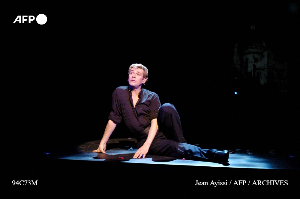 afpfr's tweet image. L'ex-danseur étoile de l'Opéra de Paris et star de la danse Patrick Dupond est décédé vendredi à l'âge de 61 ans des suites d'une "maladie foudroyante" #AFP