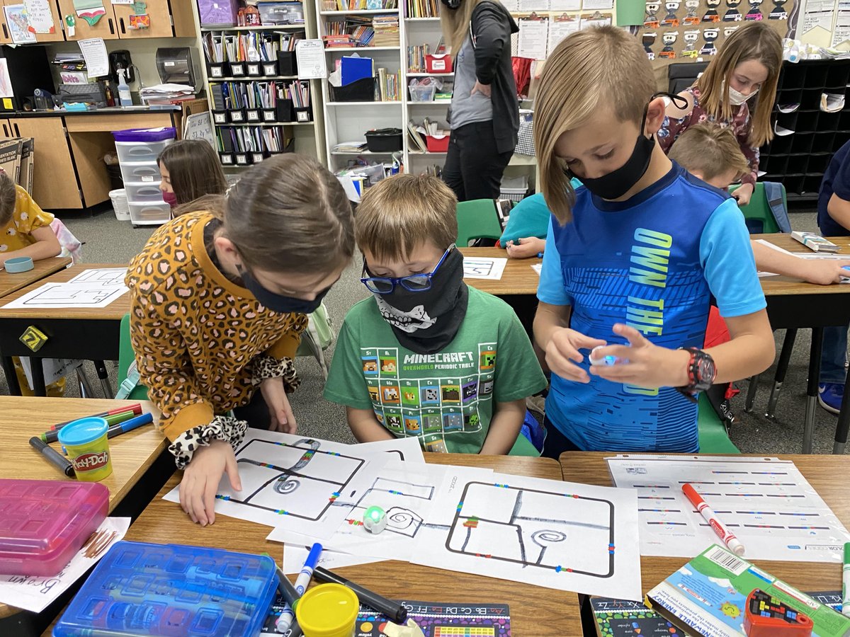 qcsciencecoach's tweet image. Students @QCEEagles coded robots with markers by using color! These @Ozobot robots read color sequences to turn, spin, go faster or slower etc. Great lesson from one of our tech liaisons! Go Eagles! @qcusd @QCUSD_Super #QCLeads #codingrobots