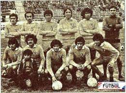 Un 5 de marzo pero de 1978, se disputó el primer duelo entre #Cobreloa y #ColoColo en el #EstadioMunicipal de #Calama.

Esa brillante tarde, el 🦊 goleó por 4-2 a su clásico rival, con goles de Luis Ahumada (15’ y 90’), José Luis Ceballos (19’) y Juan “Roly” Núñez (82’)