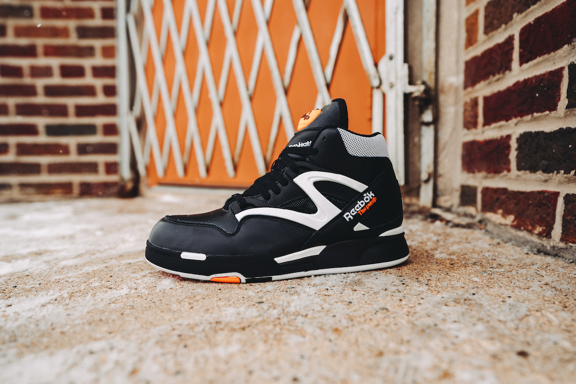 Omhyggelig læsning Descent pengeoverførsel Finish Line on Twitter: "That "No See Dee" dunk in '91 was iconic. Own a  piece of sneaker history now. Shop Reebok Pump Omni Zone II:  https://t.co/Hh1KqJvFnX https://t.co/EBEPKZrlwi" / Twitter