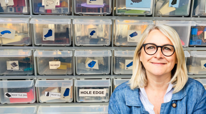 BrickFanatics's tweet image. Author, screenwriter, Celebrity Masterchef winner and adult fan of LEGO @EmmaKennedy reveals how she overcame the challenge of sorting her loose LEGO bricks #LEGO brickfanatics.com/how-to-store-y…