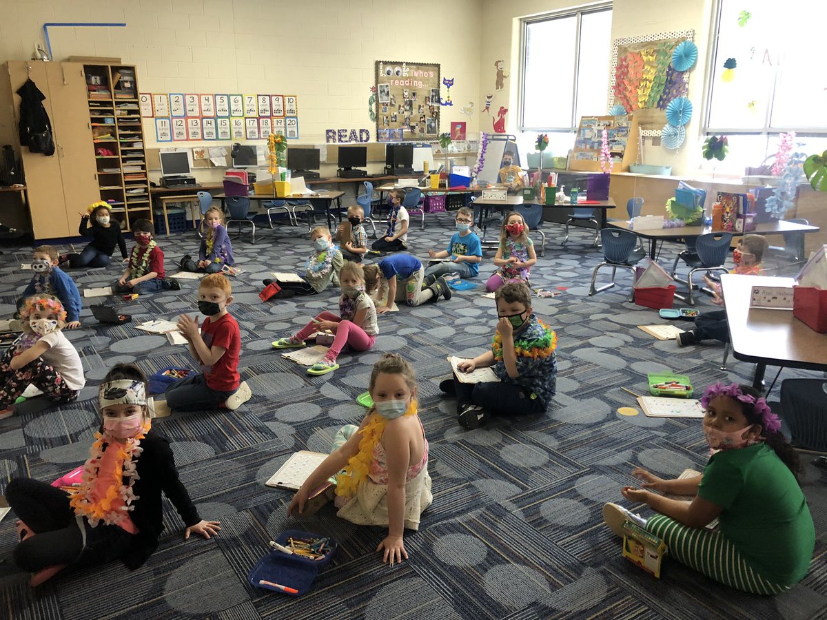 KriegmontSES's tweet photo. Too much joy to quit posting now! #WeAreMadisonBlue ☀️ https://t.co/MjO4XAx9nD