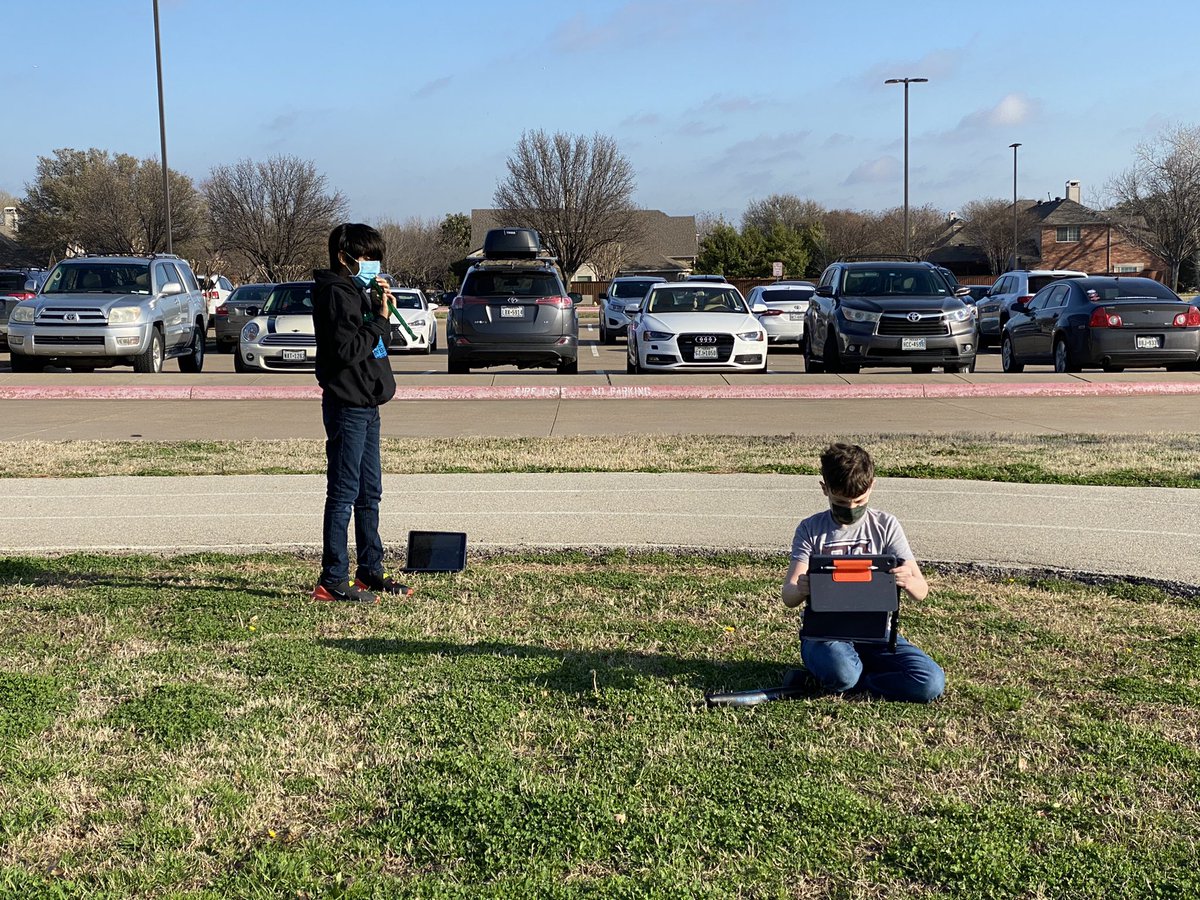 MsWhiteCCE's tweet photo. When it’s amazing and beautiful outside we go outside to play recorder and create digital art! #miosm #cisdtogether @CoppellFineArts @CCEColts @NAfME https://t.co/z3S9vhAjQC