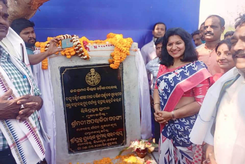 AprajitaSarangi's tweet photo. Today was a fruitful day.Visited sites of many roads worth Rs 10.20 crore under PM Sadak Yojana and other schemes in my Bhubaneswar Constituency.While a few were ongoing, some were kickstarted by me.
 Was very happy to see villagers satisfied. @BJP4India @narendramodi @JPNadda https://t.co/7jhdeahsLl