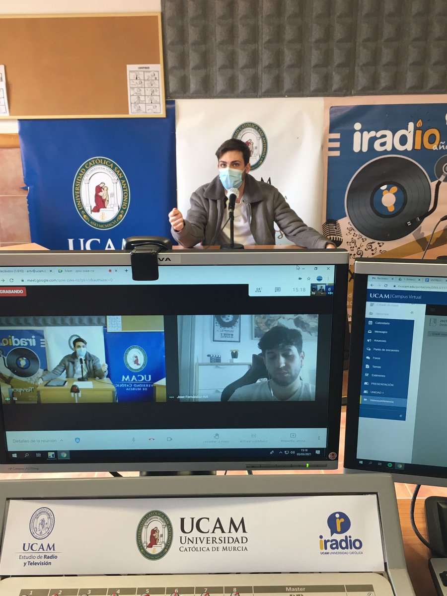 UCAM_CAV's tweet photo. Un alumno de #ProgramasInformativos entrevista al antiguo alumno @JotaNotas que nos cuenta hacia dónde deben encaminarse aquellos alumnos que se quieren dedicar al mundo del cine https://t.co/H9fkcoPMY1