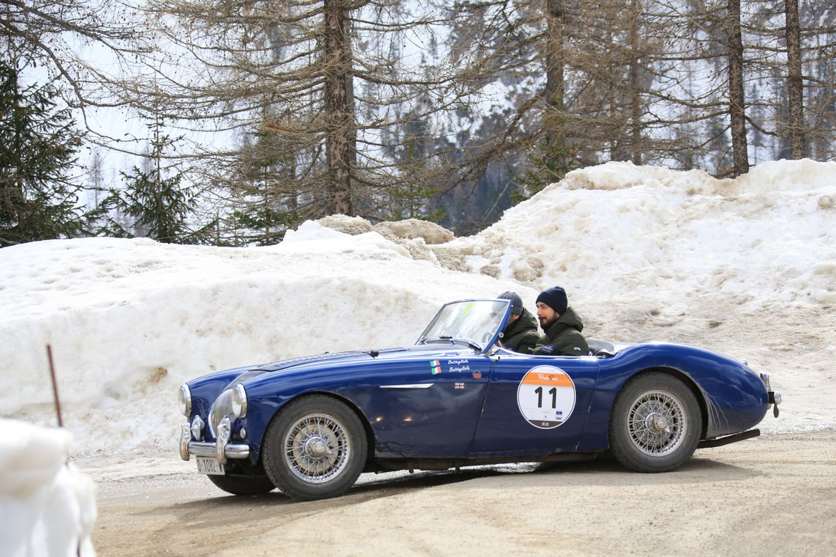 VikyBorgomeo's tweet photo. Al via questa mattina alle ore 9.00 da Cortina d'Ampezzo l’ottava edizione della #WinteRace.
primi 200 km di gara, attraversando valli e passi baciate da un sole inatteso, visto che era prevista neve.
La passione non molla mai
#classiccar https://t.co/wPDI4eAp6c
