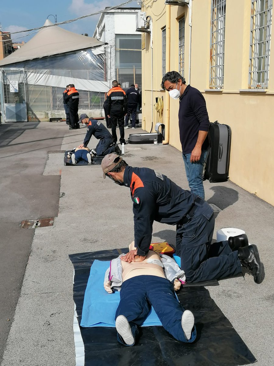 News_24it's tweet photo. Nella giornata di ieri, si è svolto presso la sede della Capitaneria di Porto di Gaeta un corso di Basic Life Support Defibrillation (BLSD) a favore dei militare della Guardia Costiera di Gaeta e Ponza.
Il #CapitaneriadiPorto #CorsoBLSD #formazione
https://t.co/CWW9mwK8b0 https://t.co/jhFZJcmSYv
