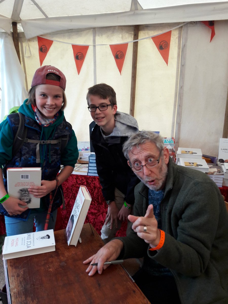 Thank you @MichaelRosenYes for speaking out on #OverseasNHSWorkersDay #HomeForHeroes dauk.org/news/2021/03/0… (Pic from 2017)