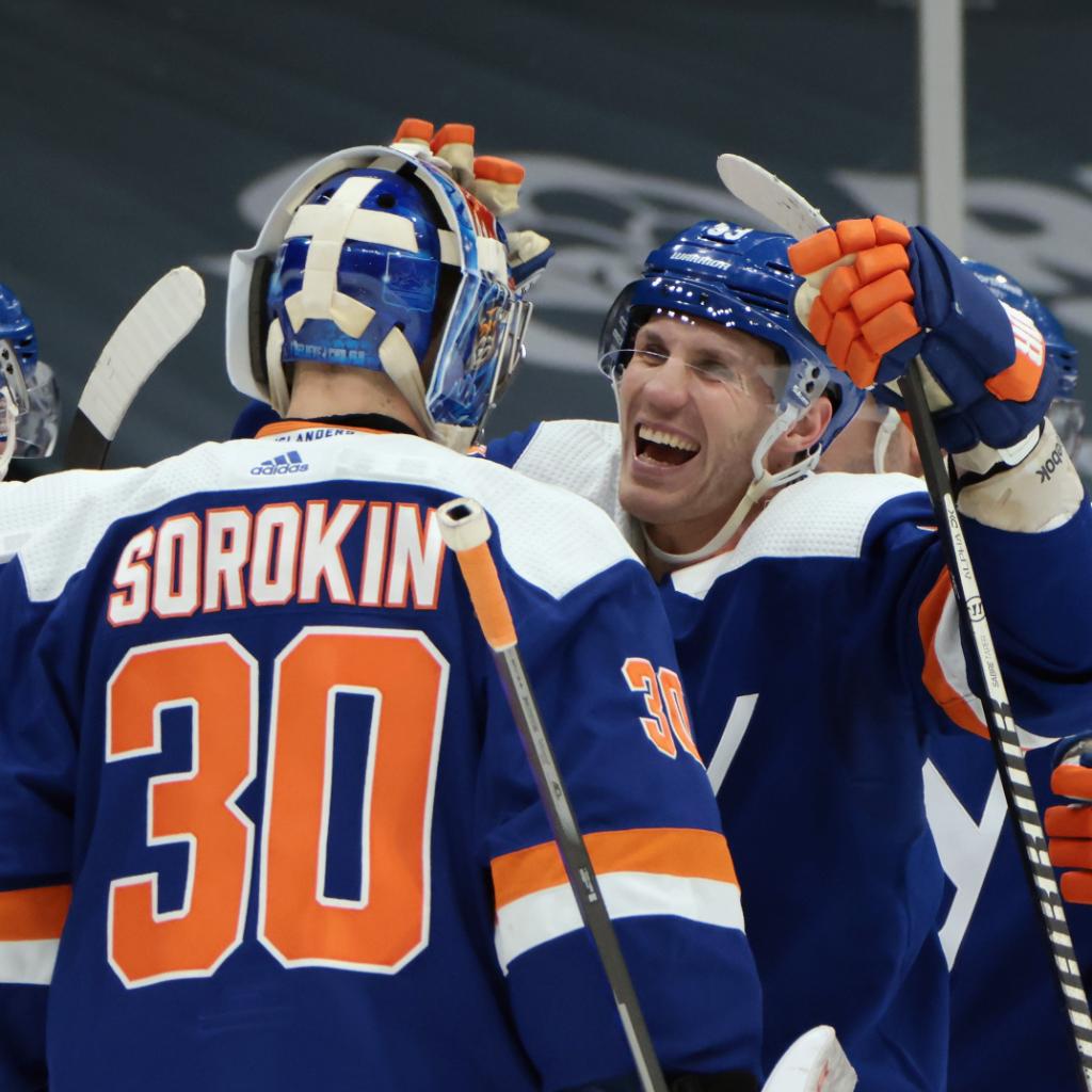 IslesMSGN's tweet photo. FRIDAY MOOD(S) 

RT for Casey, Like for Barzy https://t.co/0p2rDGyO5z