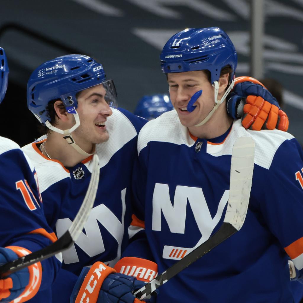 IslesMSGN's tweet photo. FRIDAY MOOD(S) 

RT for Casey, Like for Barzy https://t.co/0p2rDGyO5z