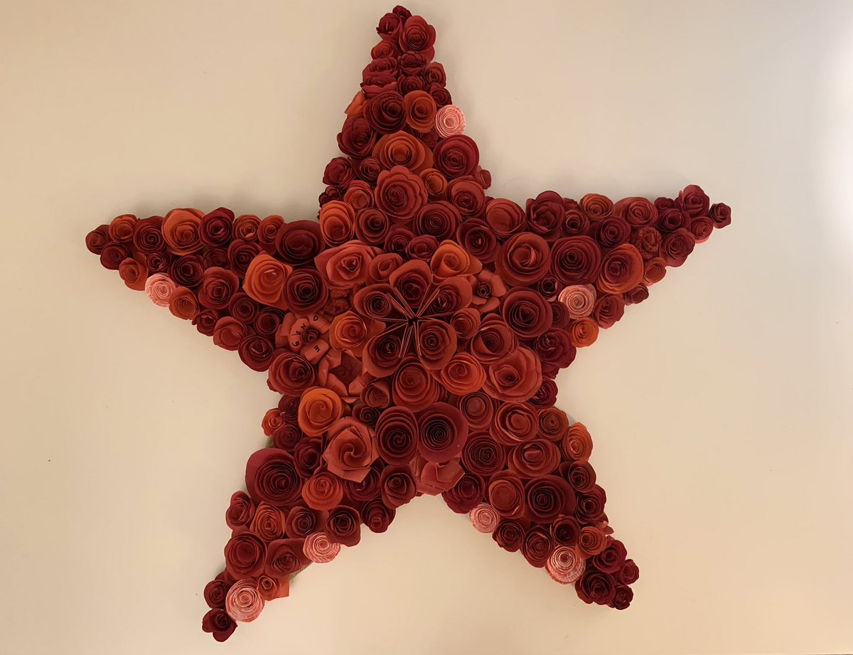 jessiecunnett's tweet photo. This is 150 paper flowers for my Dad’s funeral. All made by people who can’t be there and us family - they have messages in too. My amazing sister Sadie Anderson put it all together into this beautiful red star. Today will be a sad day as we say goodbye to him xxx https://t.co/jHNHZkwV4U
