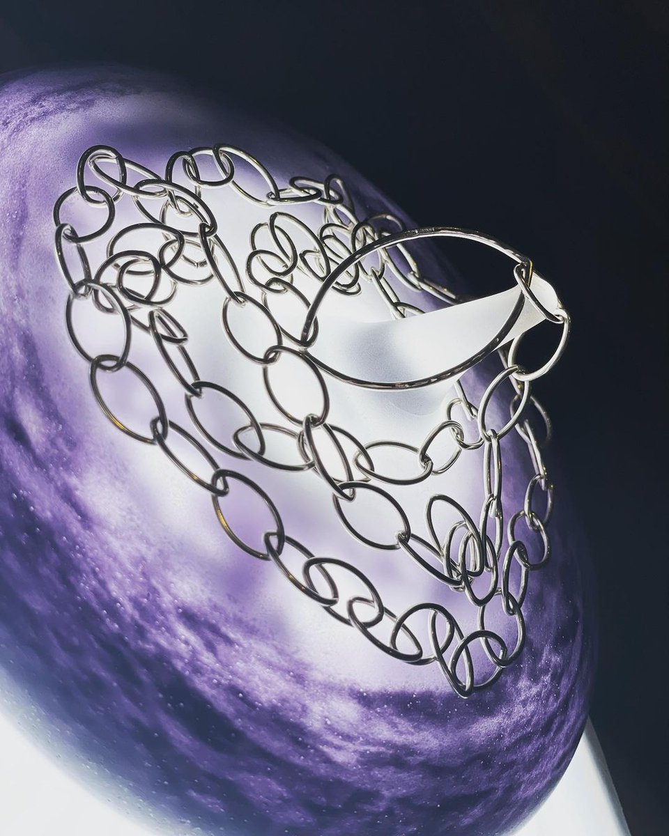 Did you know planets move in ellipses with the sun at one focus? 🌚

#ellipse #galaxy #universe #theuniversehasspoken #creative #jewellery #bespokedesign #bespokejewellery #original #giftideas #giftsforher #worldwide #perfect #perfectgift #perfection #instajewellery #jewellery