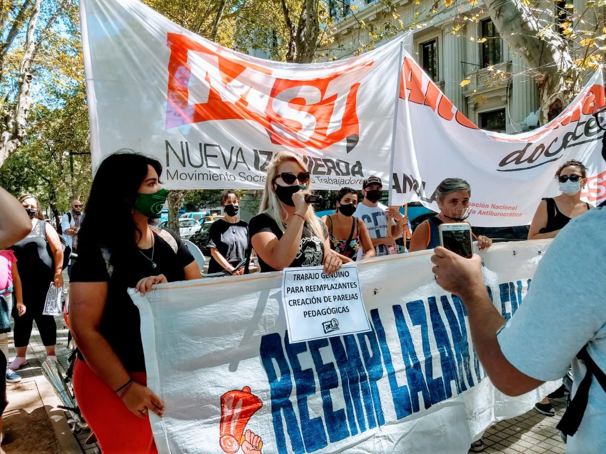 jime_sosaa's tweet photo. Junto a la docencia y los reemplazantes en lucha estamos exigiendo condiciones sanitarias y salariales
Mientras que @alferdez @omarperotti ganan en 1 mes lo gana una maestra en 1 año, nosotras seguimos organizando la bronca para el #NoInicio.
@MST_SantaFe @RosarioAmsafe https://t.co/3lK5dxDL8z