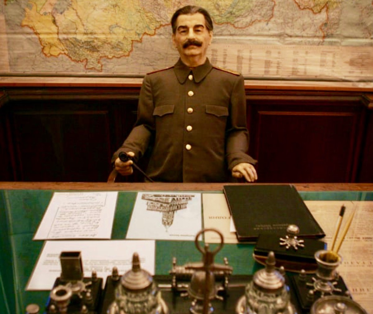 Always nervous about assassination, Stalin would ask aides why they were looking at him so strangely. He preferred no carpets in his rooms, so that he could hear the approach of an assassin on the parquet floor: https://t.co/GzG0rEAH5u