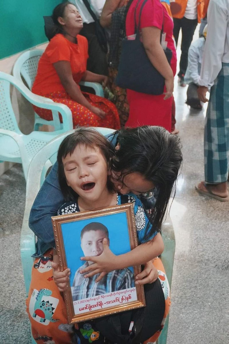 He is crying for his father, who was killed by a coup military led by a rogue group during the Spring Revolution. I haven't nothing to say anymore. we are sorry baby .we couldn't not save your father.
#WhatsHappeninglnMyanmar 
#WeNeedR2PInMyanmar