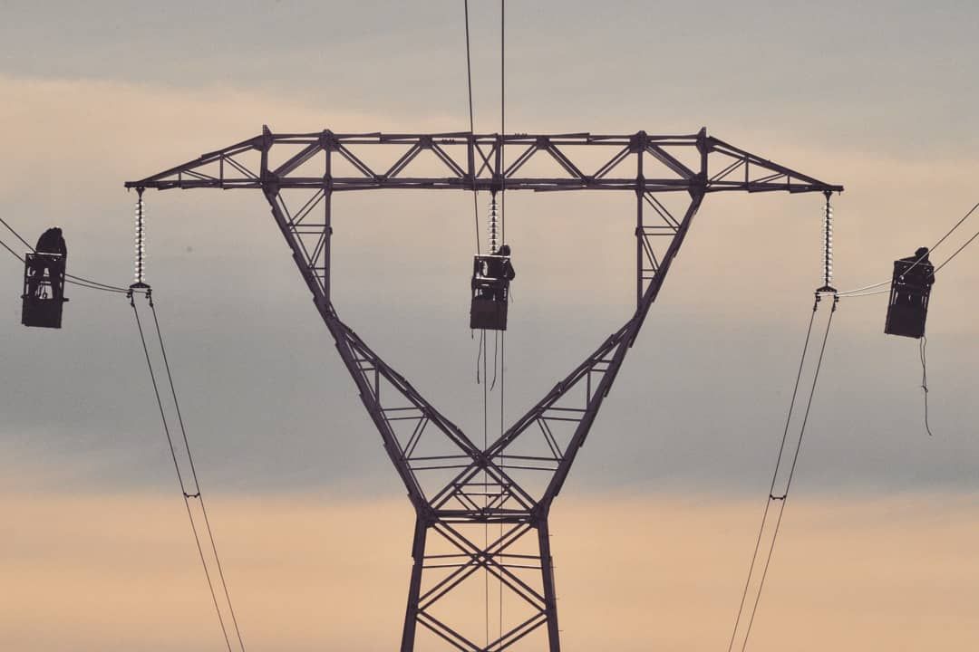 LewisGrips's tweet photo. Tough job, amazing people ⚡⚡⚡
Thank you, Fabian (@obsgr1) for sharing this photo.
 #linemanpride #lineman https://t.co/7DhaSjb4H9