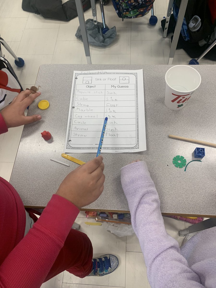 MsRedmond3's tweet photo. Does it sink or float!? Making predictions and learning about buoyancy. #grade2 #science @FldcrestFalcons https://t.co/6ihFd8CArN